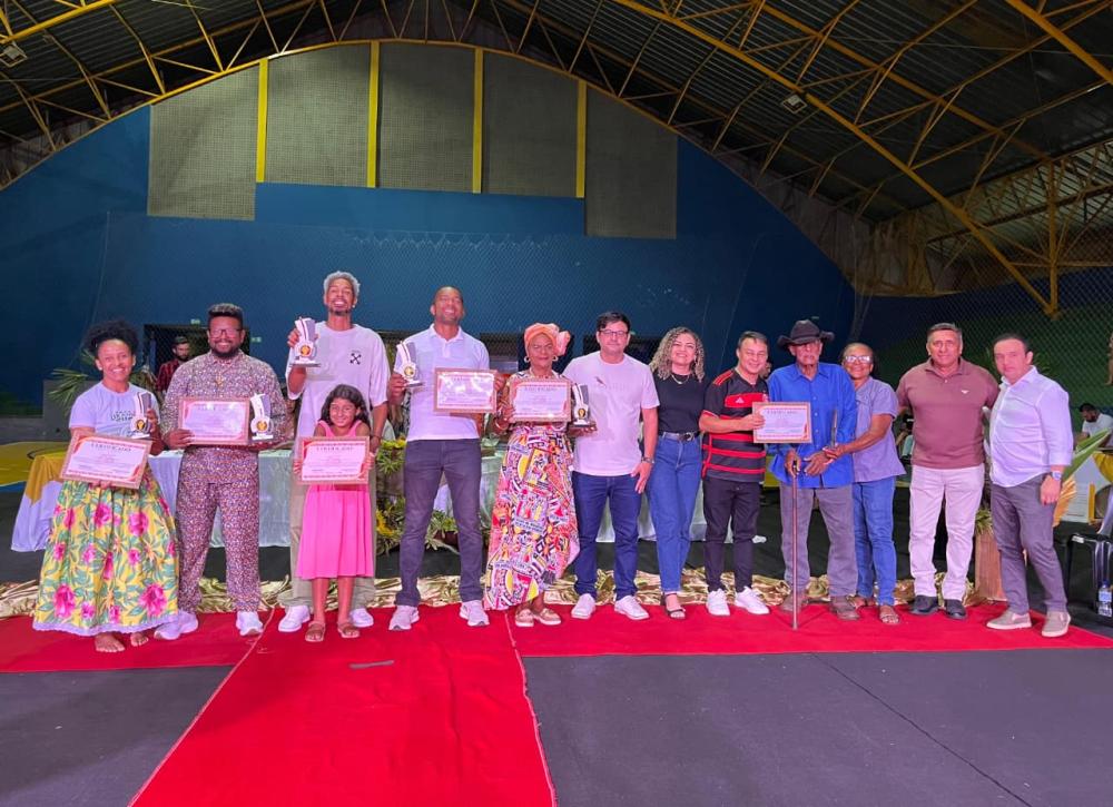 Homenageados durante o Concurso Miss e Mister Beleza Negra 2025