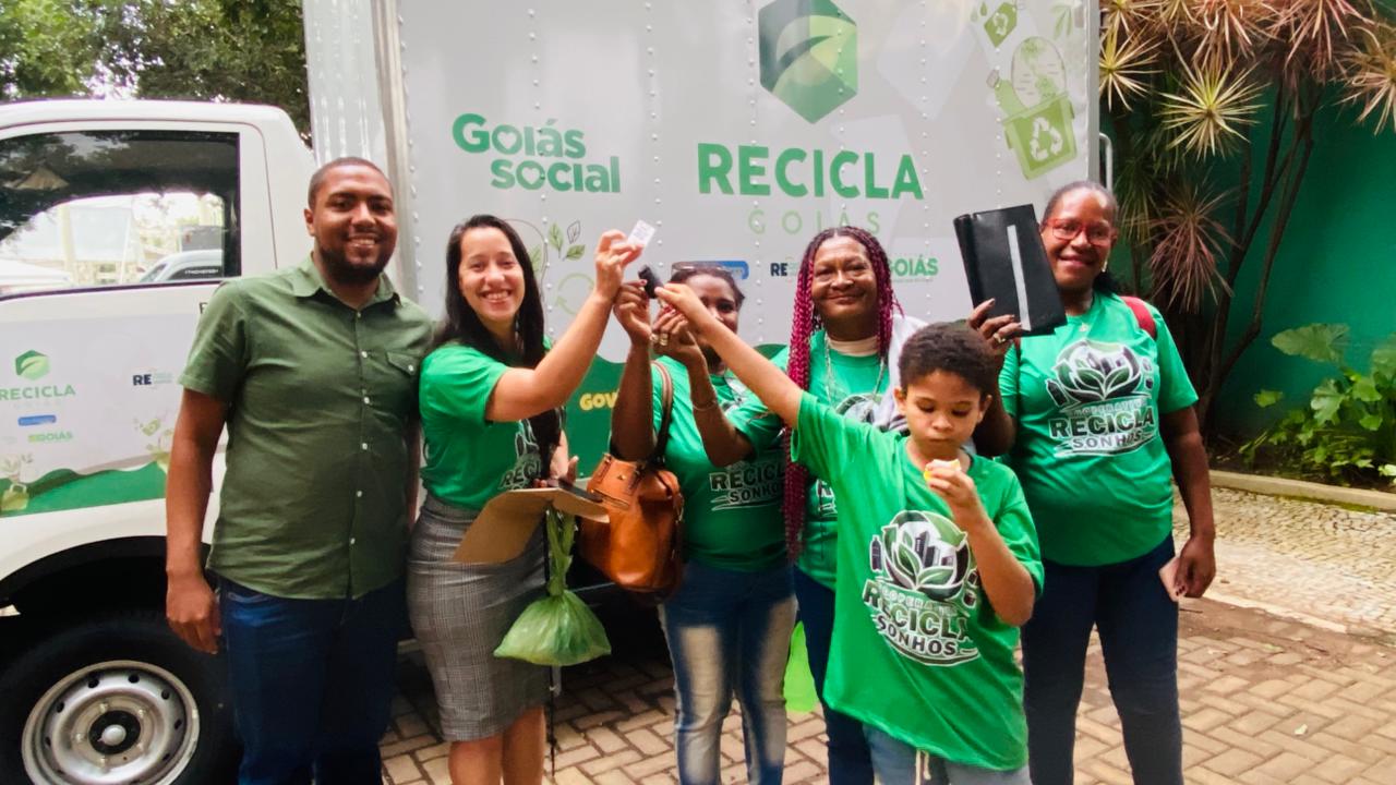 Veículo para a retomada do programa Coleta Seletiva é entregue ao município de Cidade Ocidental